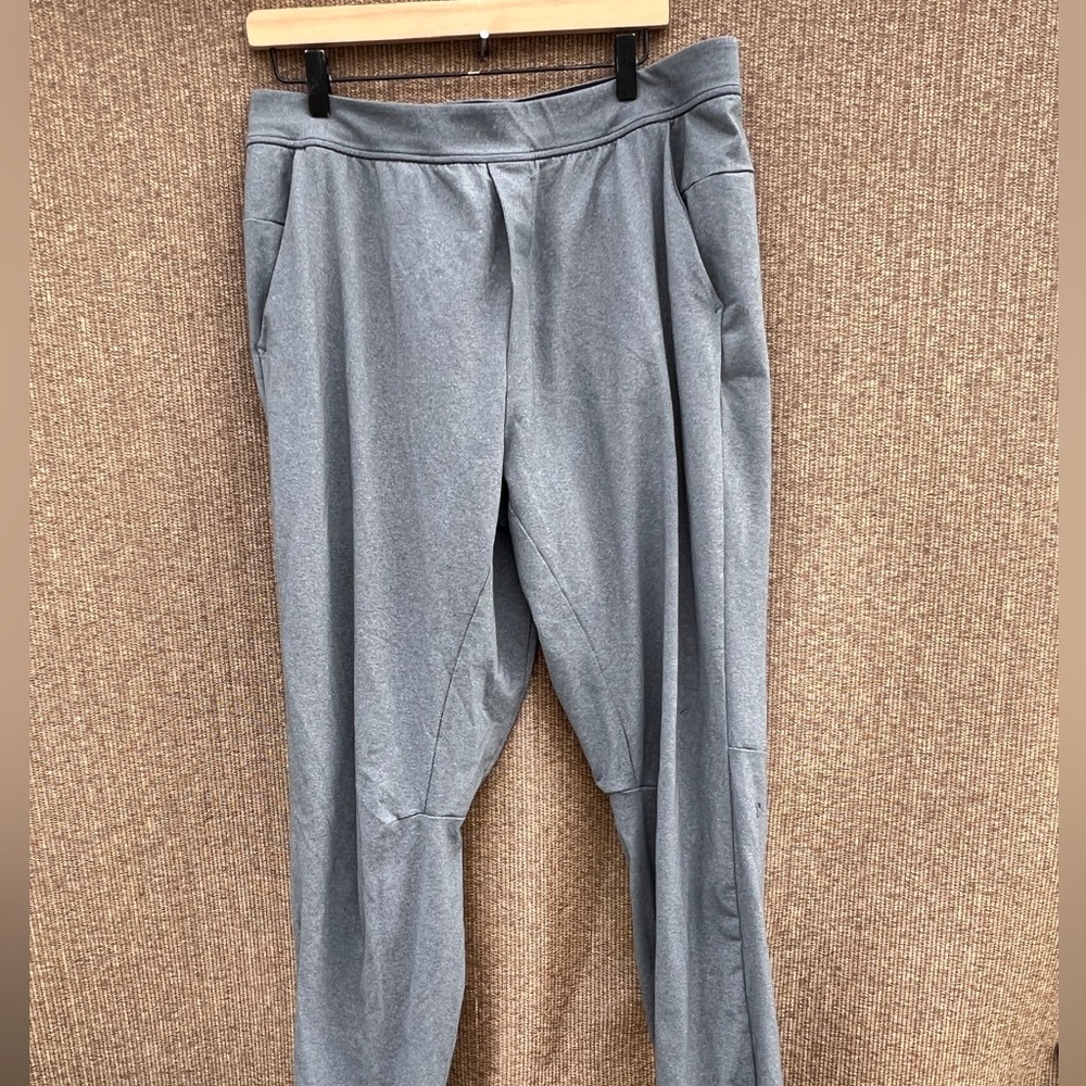 Lululemon Men's Intent Joggers in a Heathered Gray color Sz XL